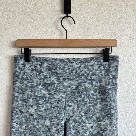 Athleta Elation Textured High-Rise 7/8 Tight Leggings Meadow Snowfall Blue M - Picture 6 of 13